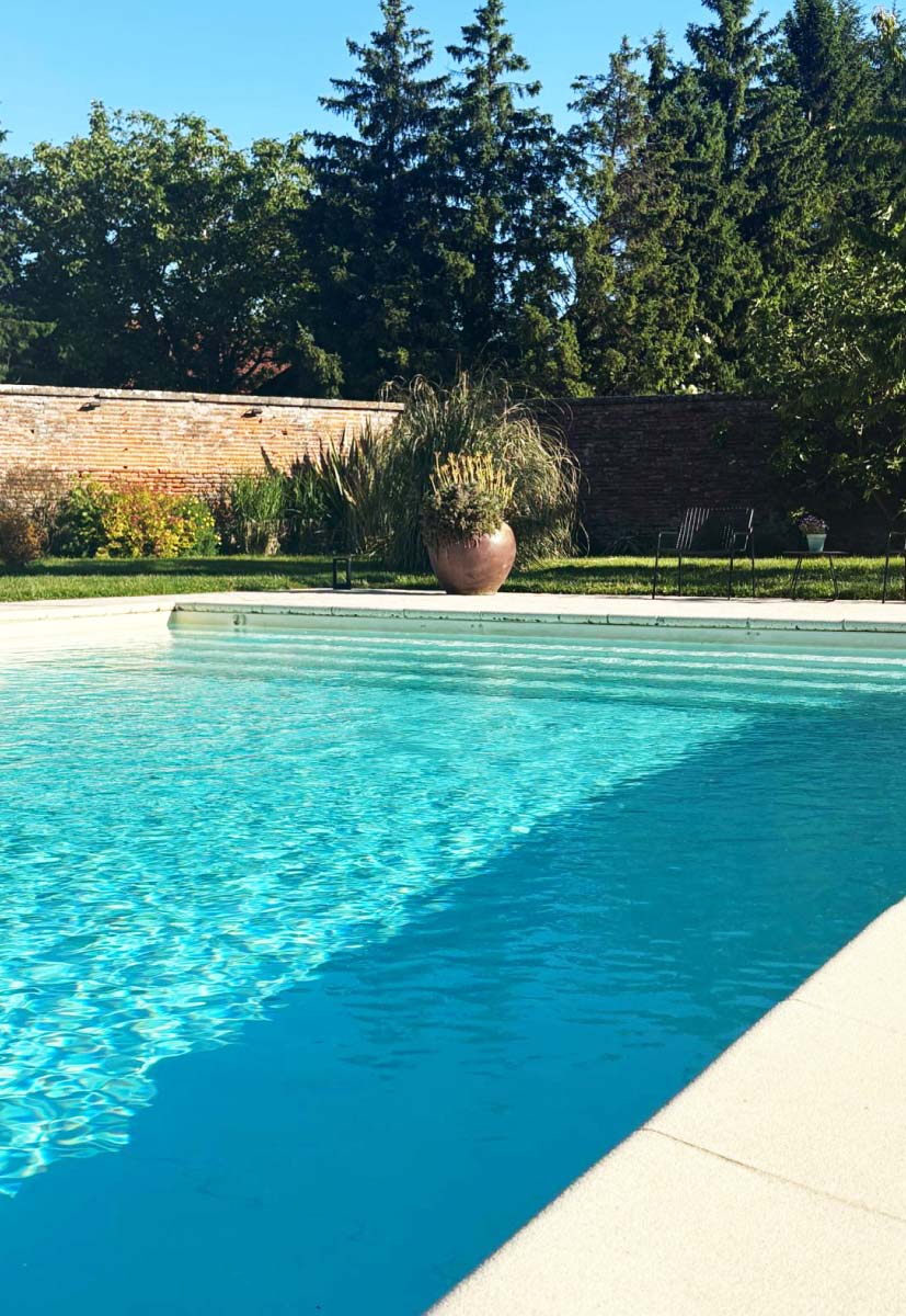 Piscine chaufée dans un château en bourgogne
